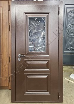 Классическая дверь с ковкой и стеклом