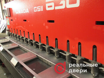 Станок для производства входных дверей
